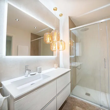 Apartment Modern 3-bedroom Haven In Almendros San Pedro