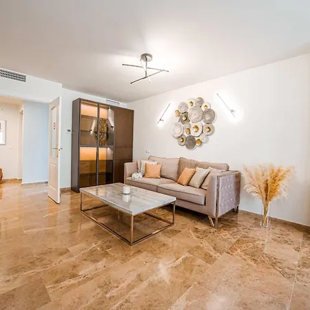 Modern 3-bedroom Haven In Almendros San Pedro *