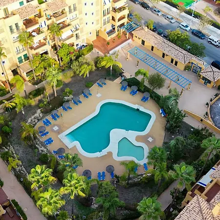 Modern 3-bedroom Haven In Almendros San Pedro *