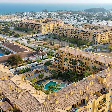 Modern 3-bedroom Haven In Almendros San Pedro
